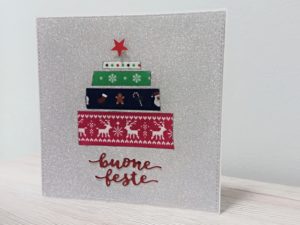 Card natalizia sberlucciante con albero washi tape stilizzato