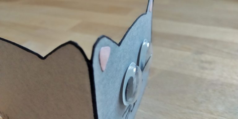 shaped card gattino.