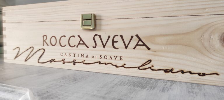 Personalizzazione cassa in legno per vino